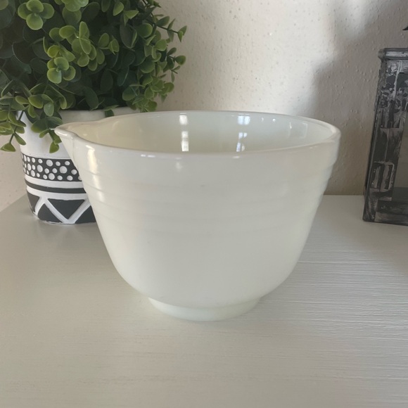 Vintage Milk White Small 6.25" Ribbed Bowl With Spout For Hamilton Beach Mixer - Picture 1 of 5